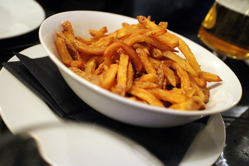 Bowl de papas fritas especiadas